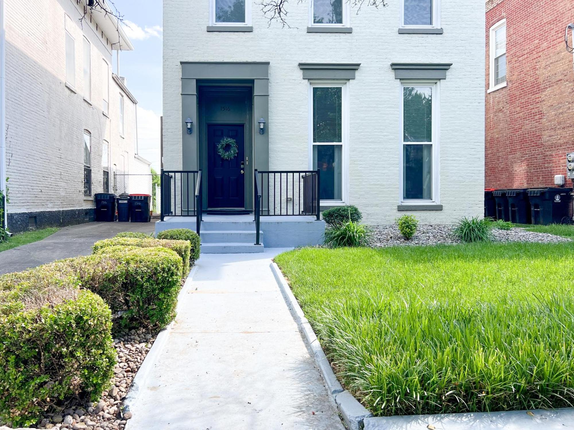2 Lofts Downtown Louisville One Theater Room Exterior foto
